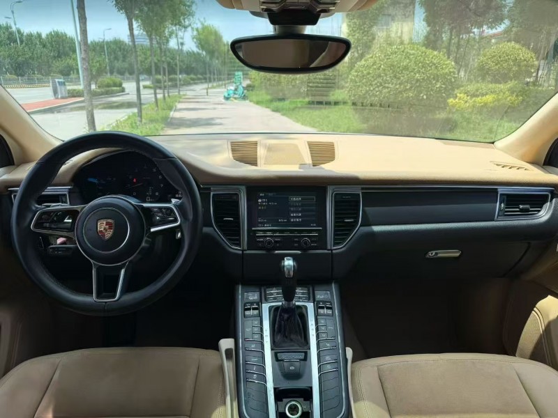 枣庄15年保时捷Macan6