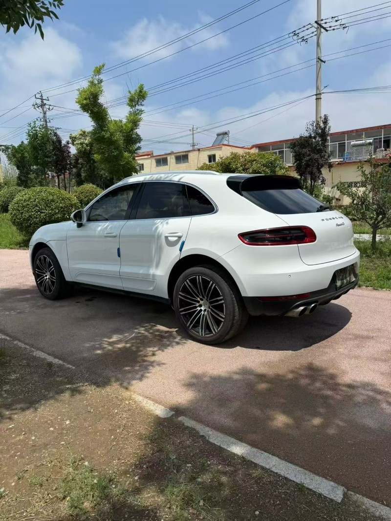 枣庄15年保时捷Macan7