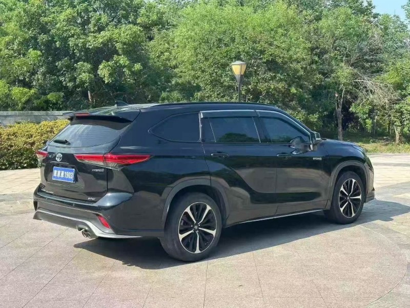 东营21年丰田皇冠8
