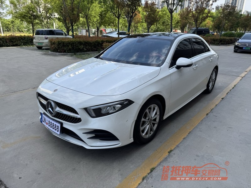 济宁22年奔驰A2