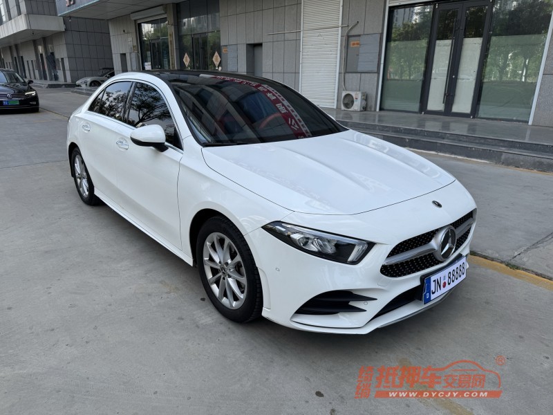 济宁22年奔驰A3