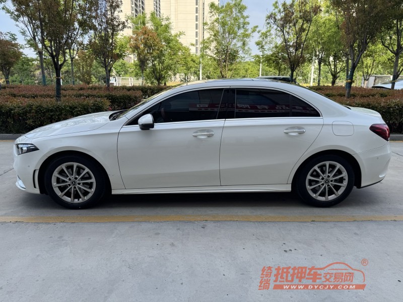 济宁22年奔驰A9