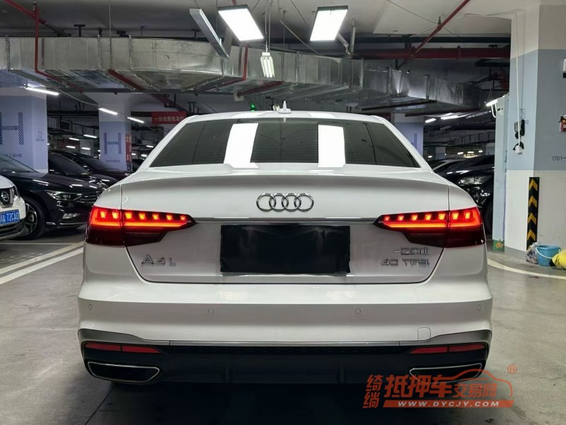 成都22年奥迪A4L8