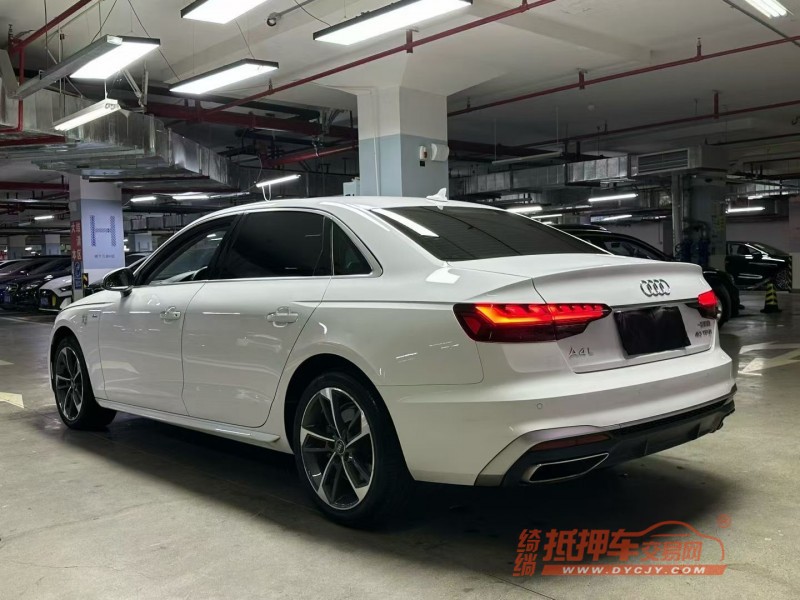 成都22年奥迪A4L9