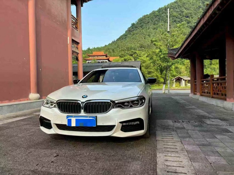 重庆17年宝马5系3