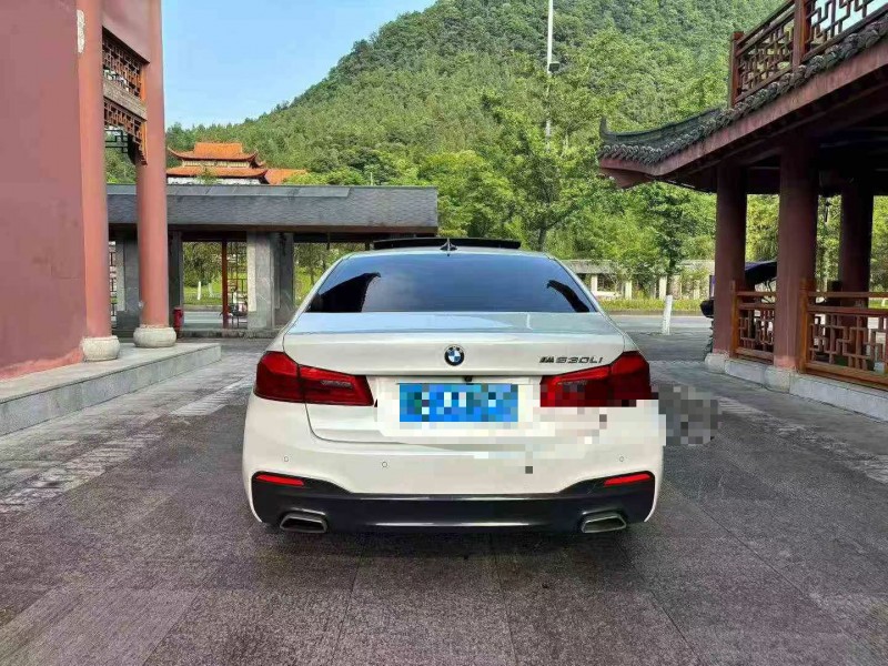 重庆17年宝马5系9