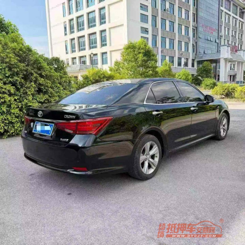 南宁16年丰田皇冠8