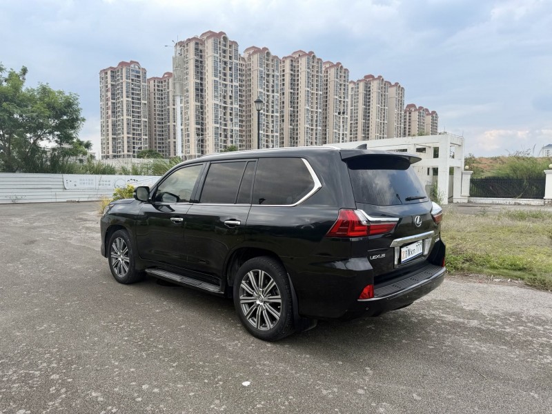 北海17年雷克萨斯LX8