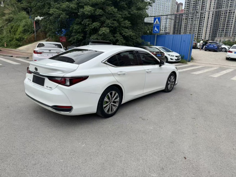 南宁19年雷克萨斯ES6