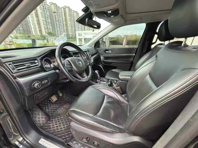 南宁18年Jeep指挥官4