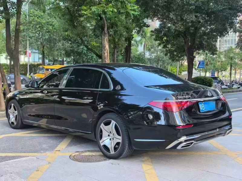 深圳25年奔驰迈巴赫S级8