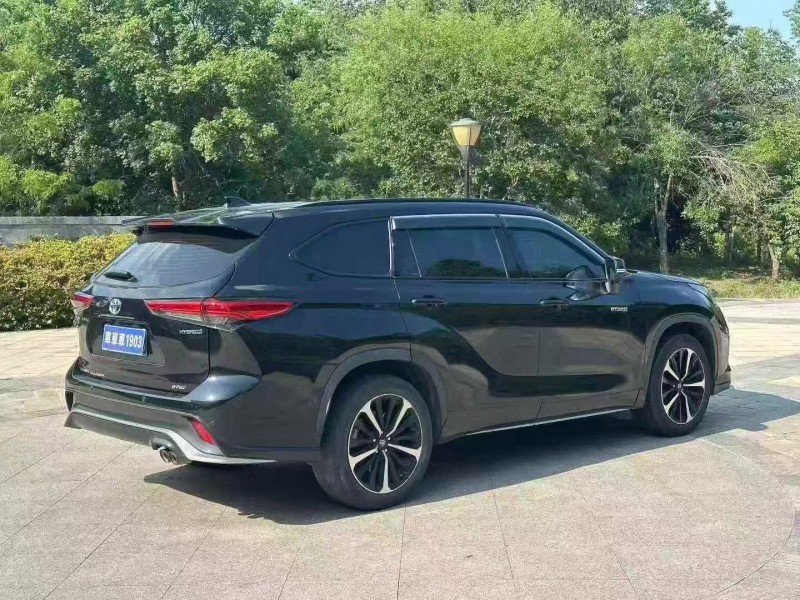 东营21年丰田皇冠8