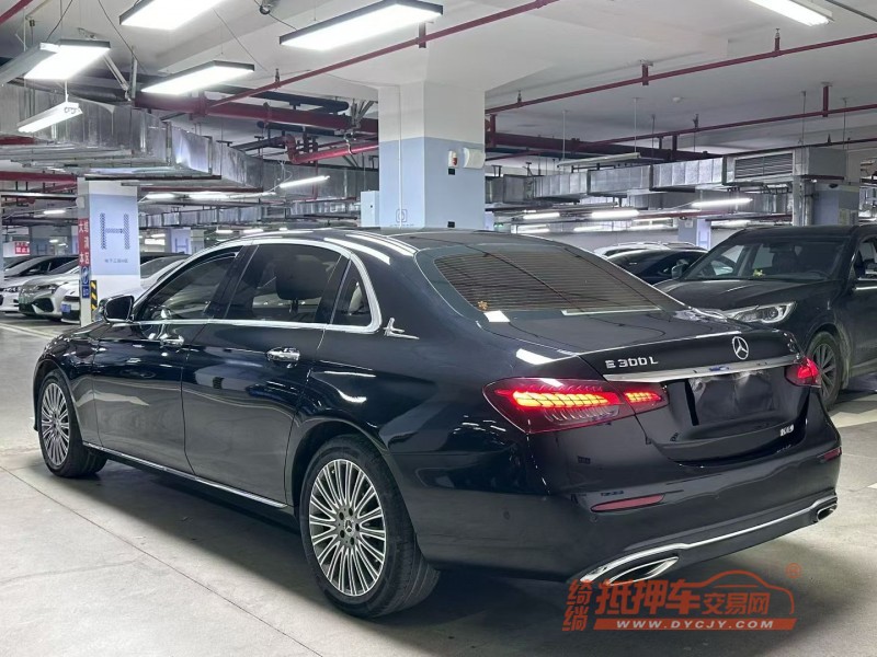 成都21年奔驰E8