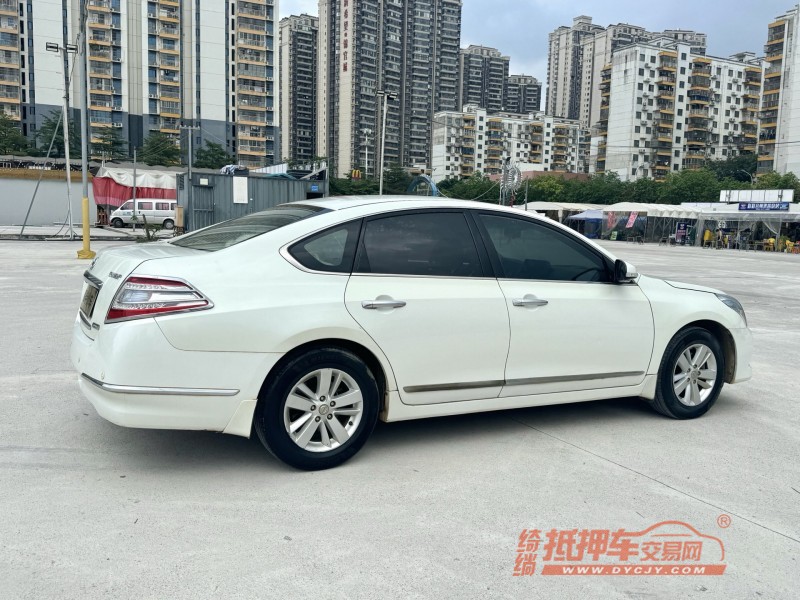 南宁12年日产天籁5