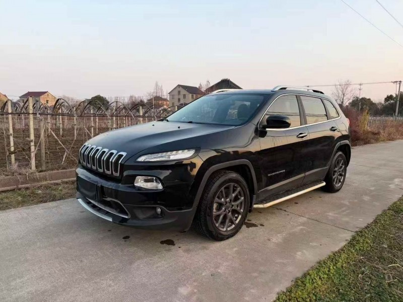 绍兴20年Jeep自由光3