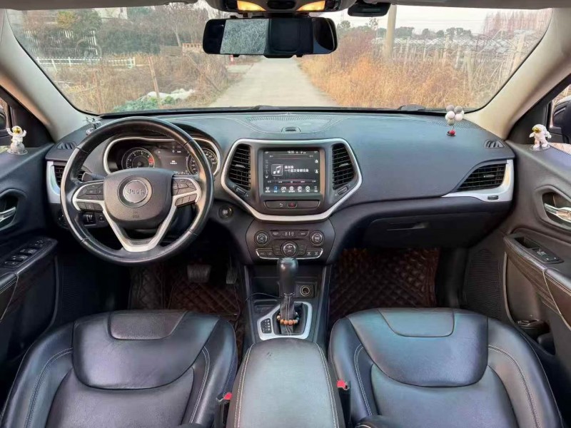 绍兴20年Jeep自由光6