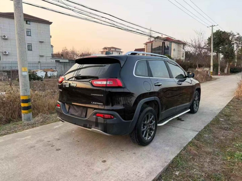 绍兴20年Jeep自由光9