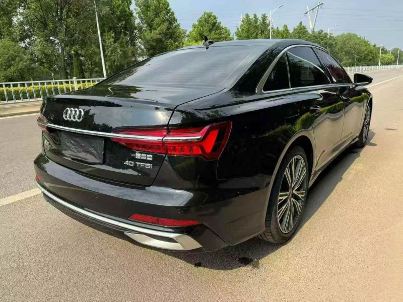 济宁23年奥迪A6L8