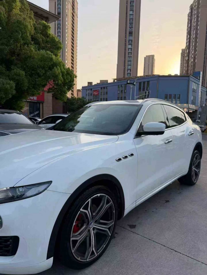 连云港17年玛莎拉蒂Levante4
