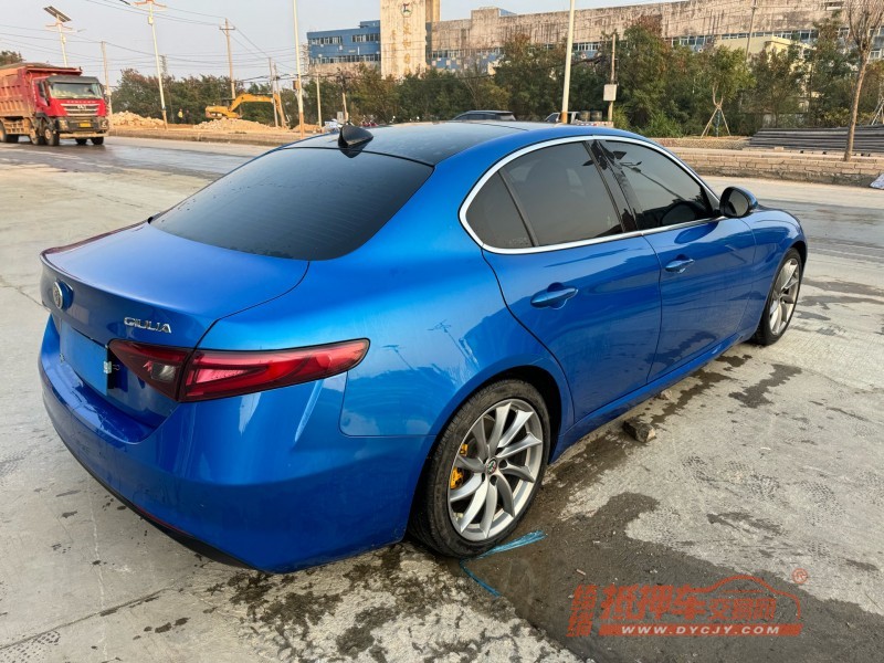 潮州19年阿尔法·罗密欧Giulia8