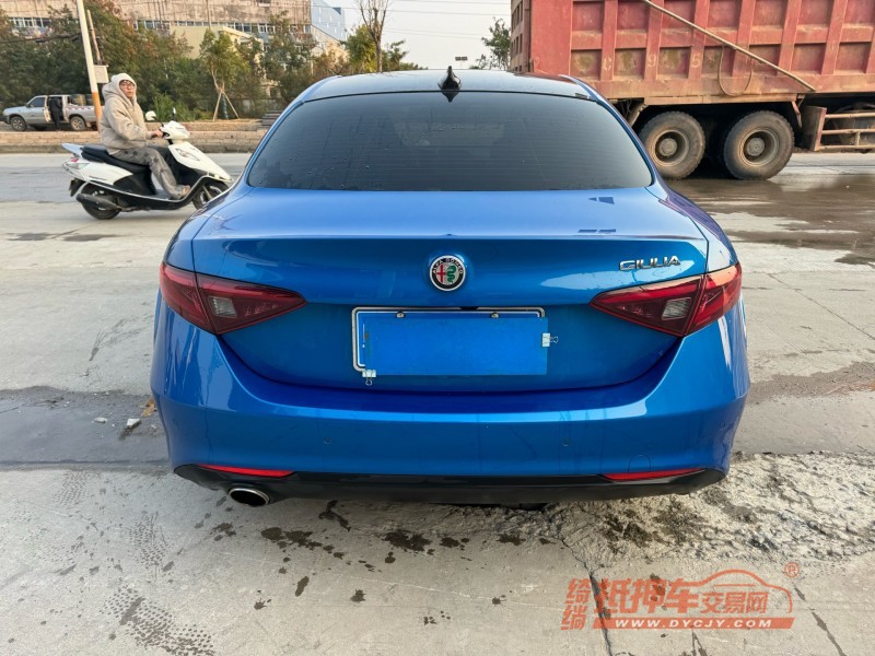 潮州19年阿尔法·罗密欧Giulia9