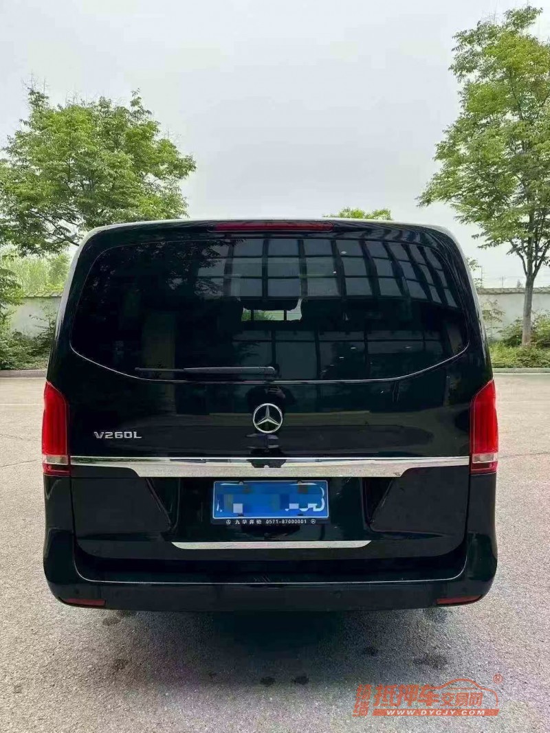 苏州17年奔驰V8