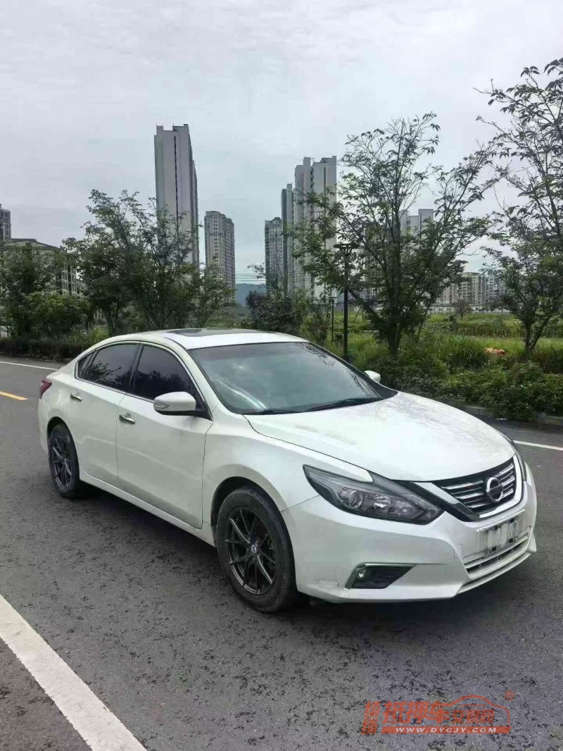湖州18年日产天籁3