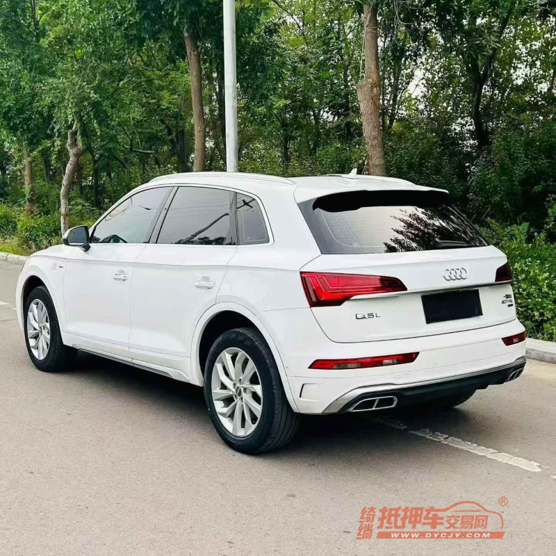 济宁21年奥迪Q58