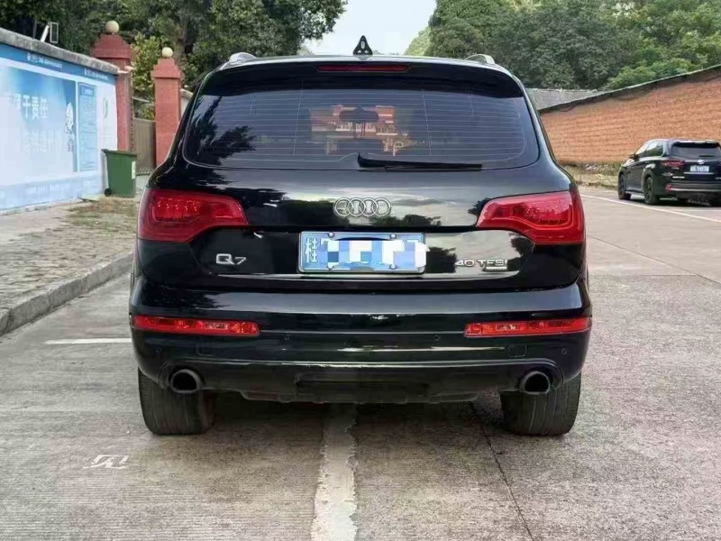 钦州13年奥迪Q79