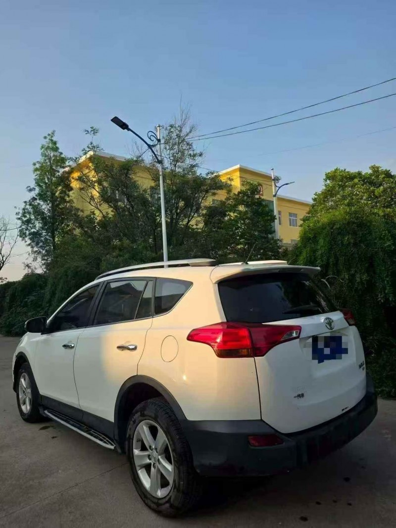 泰安13年丰田RAV4荣放7