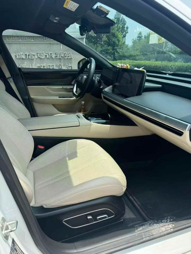 苏州21年小鹏汽车p76