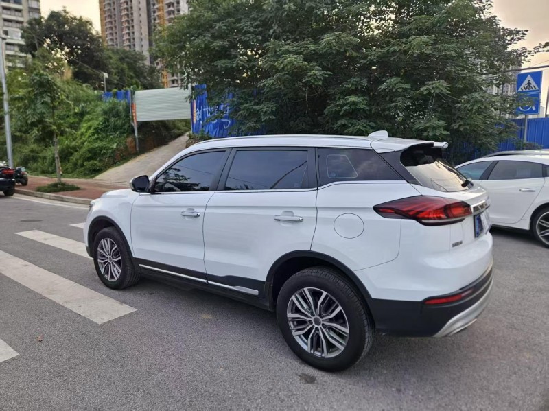 南宁20年吉利博越8