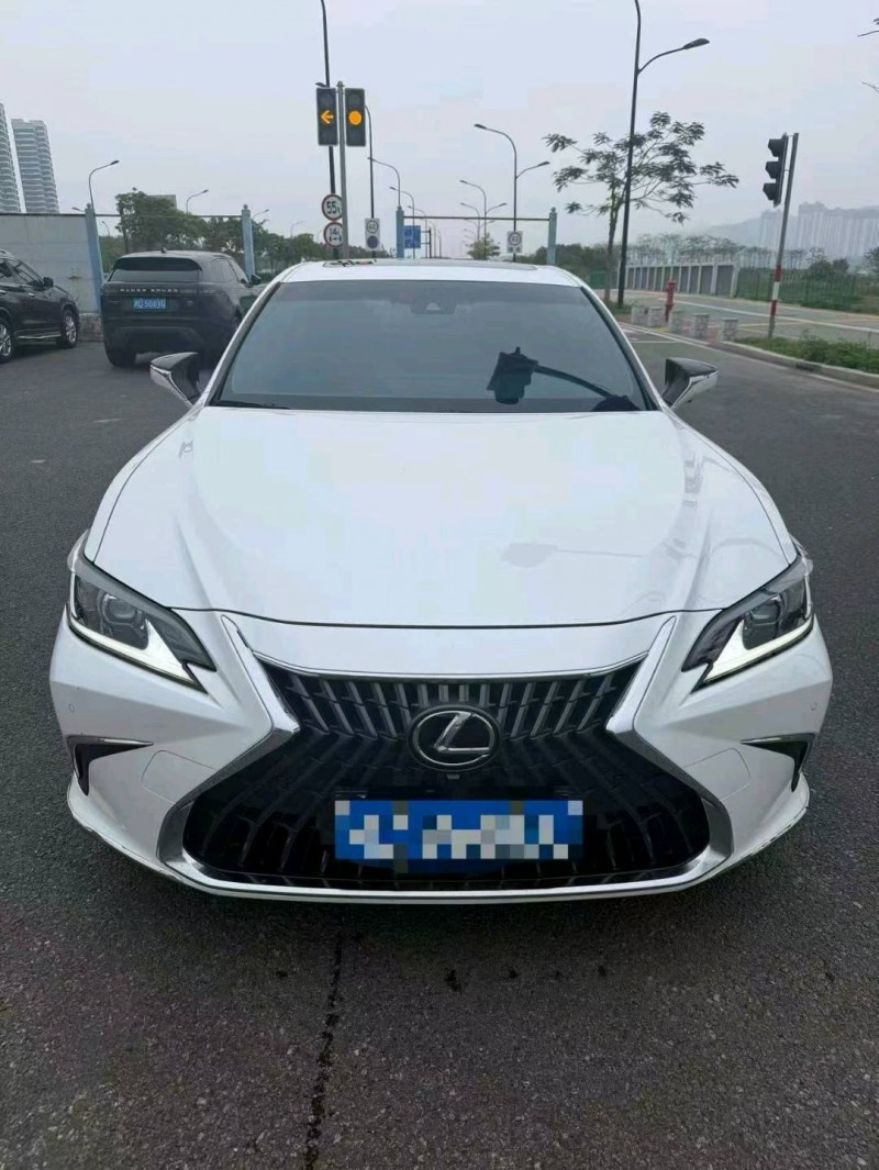 福州23年雷克萨斯ES1