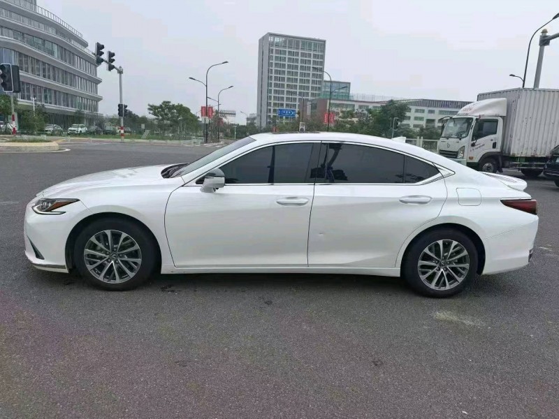 福州23年雷克萨斯ES2