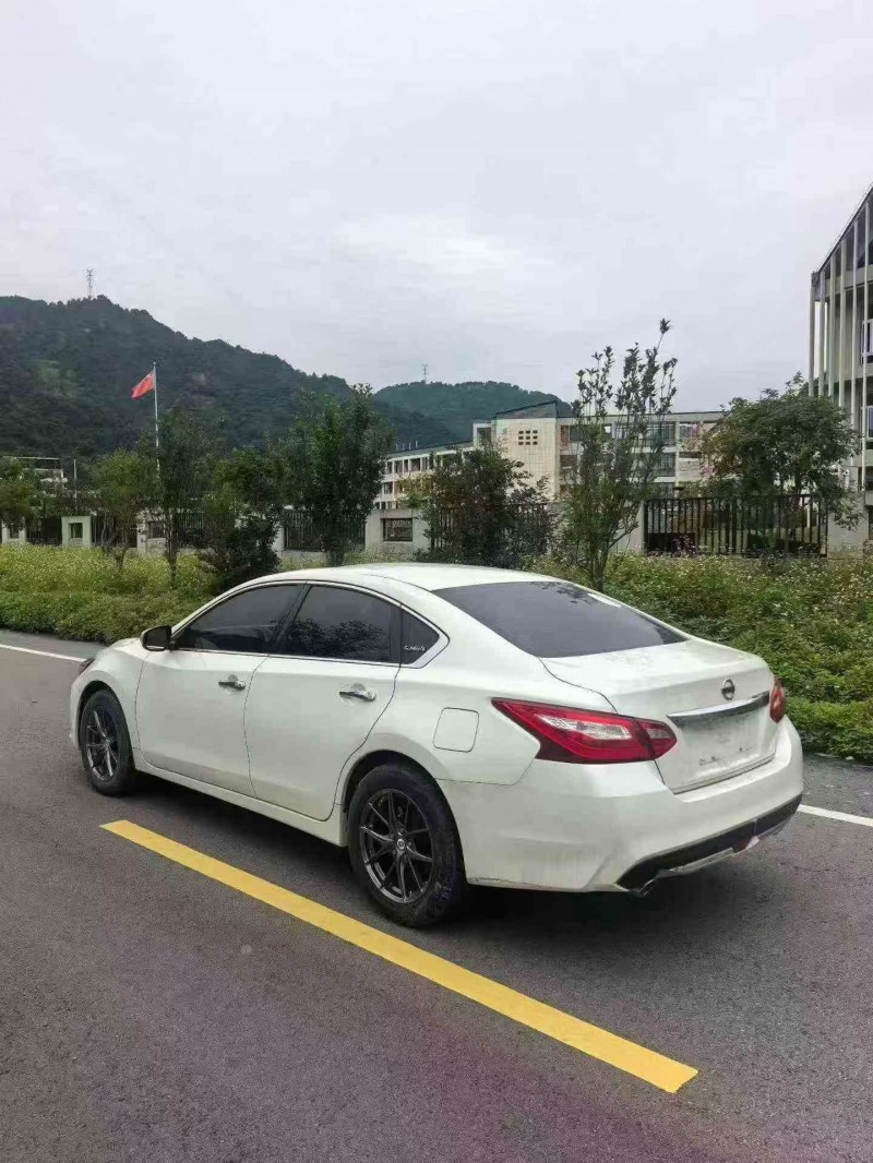绍兴18年日产天籁7