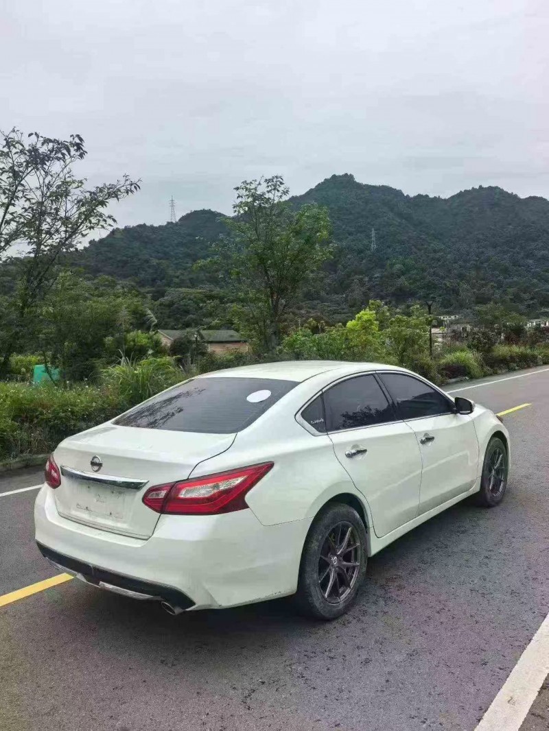 绍兴18年日产天籁8