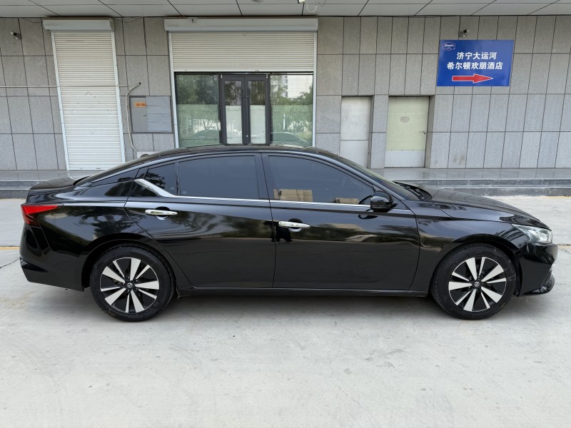 濟寧21年日產天籟4