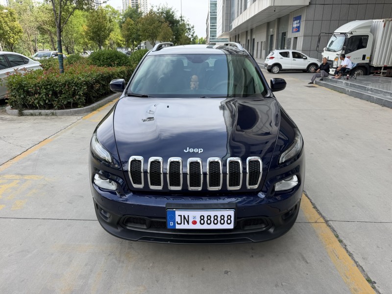 济宁18年Jeep自由光1