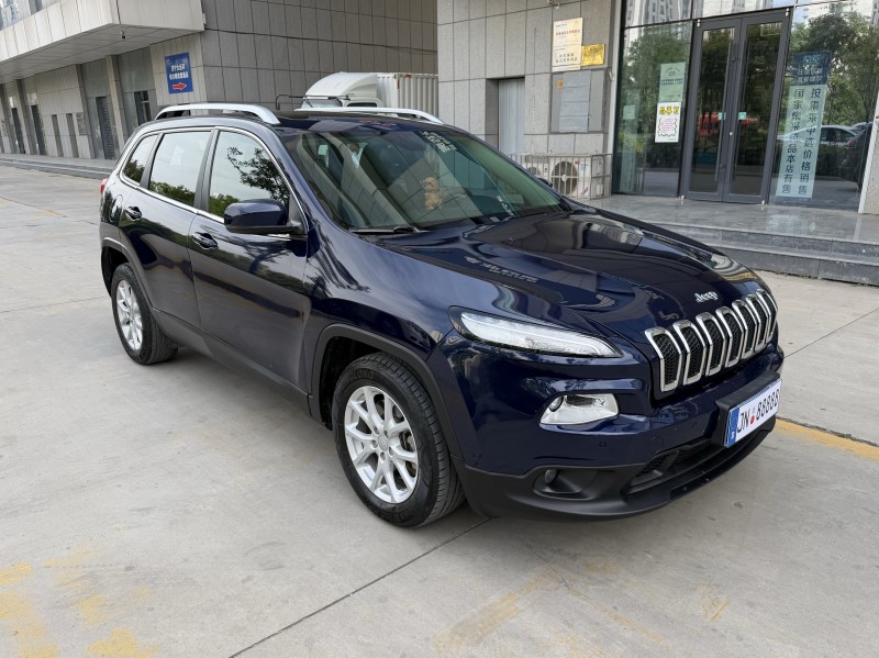 济宁18年Jeep自由光2