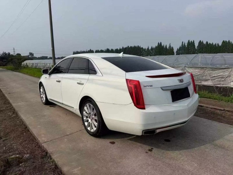 绍兴17年凯迪拉克XTS8