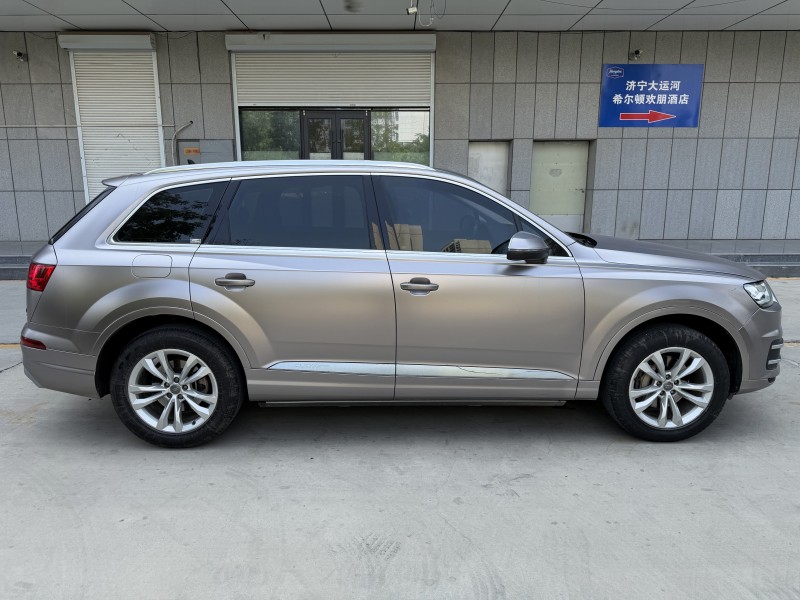 济宁17年奥迪Q74