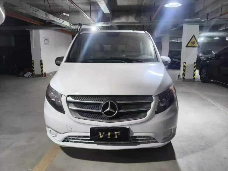 丽江16年奔驰威霆1