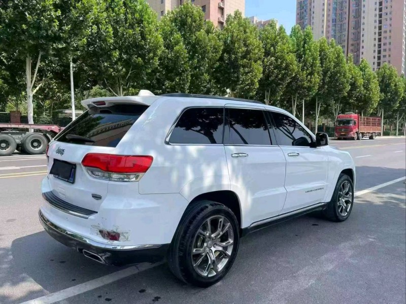 济宁15年Jeep大切诺基7