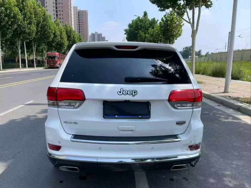 济宁15年Jeep大切诺基8