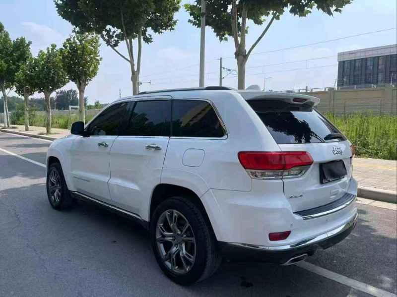 济宁15年Jeep大切诺基9