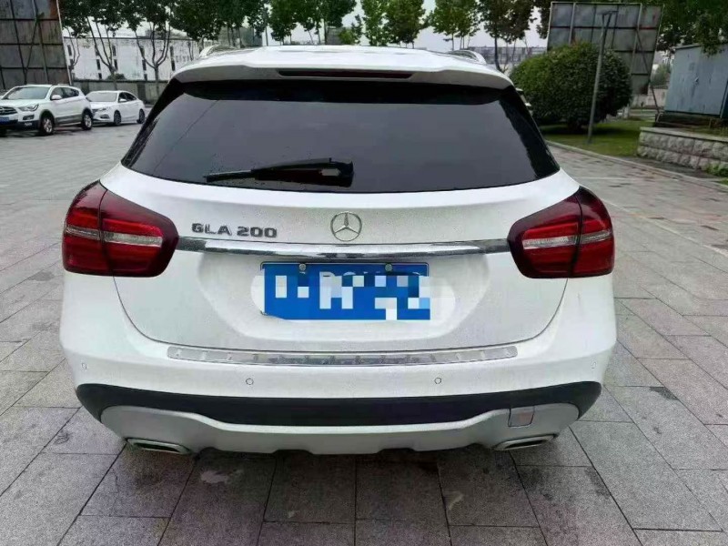 苏州17年奔驰GLA8