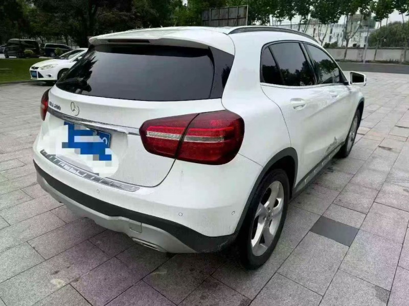 苏州17年奔驰GLA9