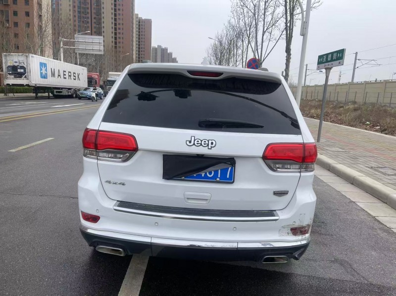 郑州15年Jeep大切诺基8
