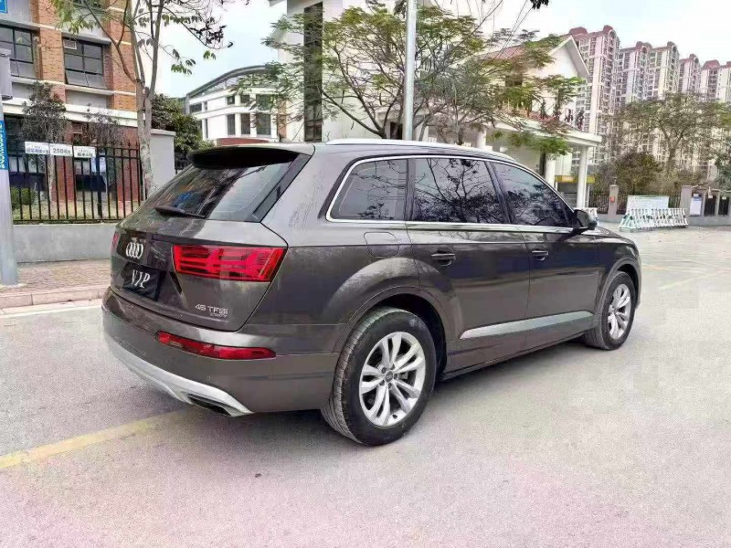 南宁18年奥迪Q77