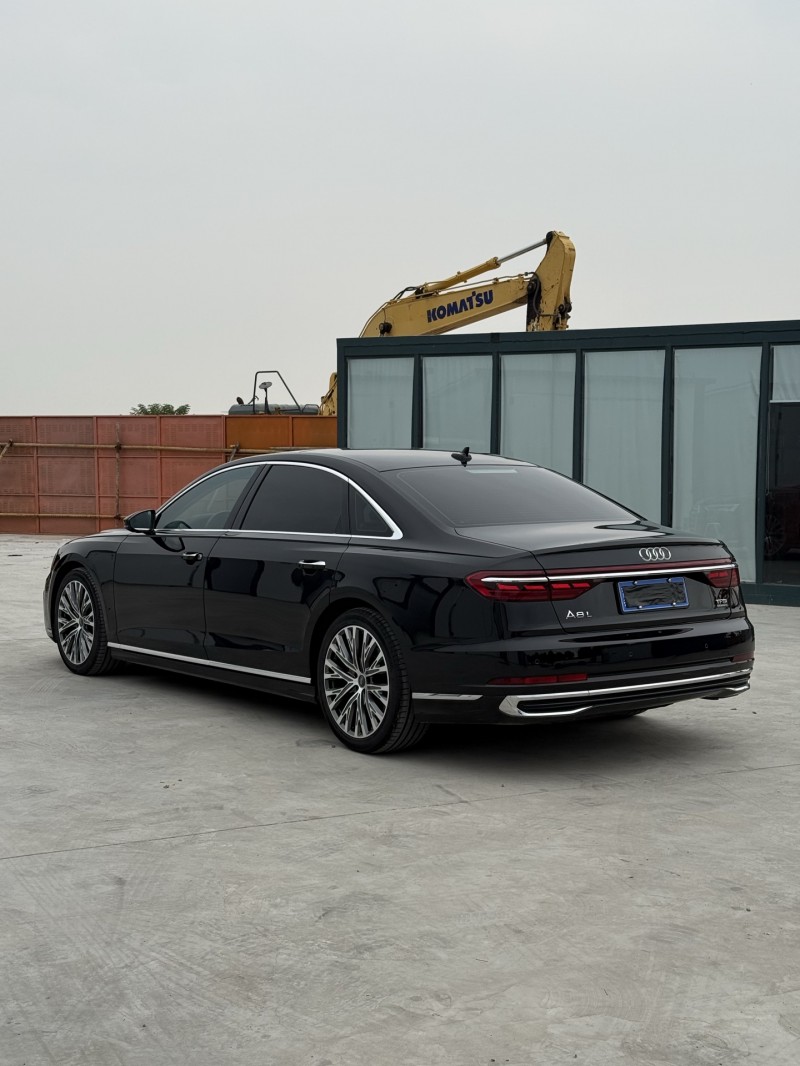 新乡23年奥迪A8L8